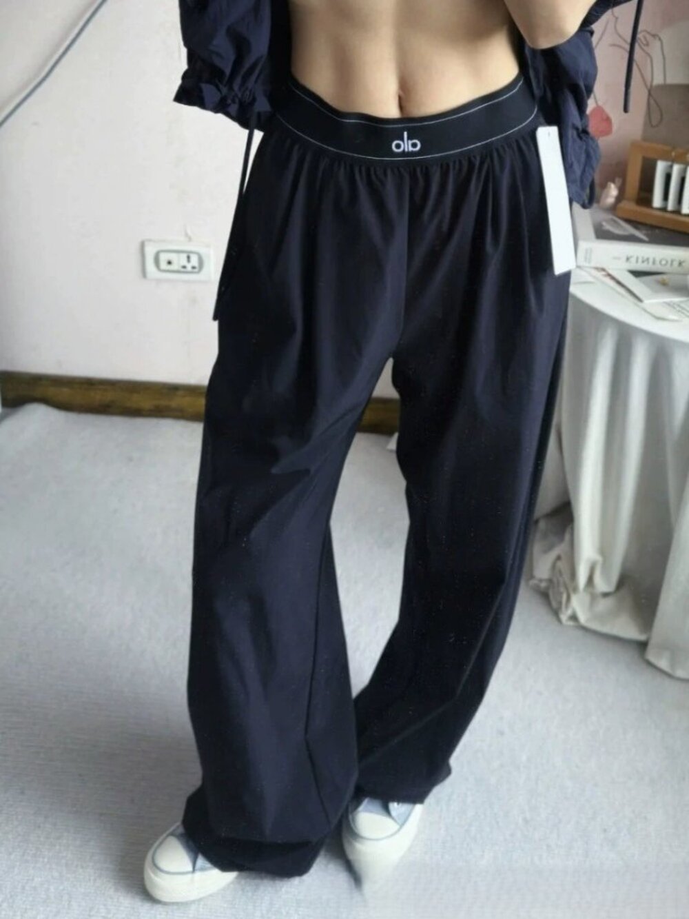 🌙New ALO Yoga Loose-fitting Yoga Pants Regular Inner Seam Length 30 inche - Picture 1 of 8